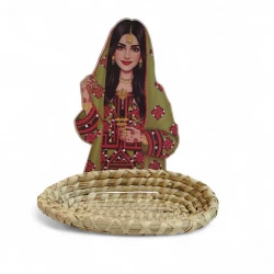 سلة تقديم تراثية لحلوى العيد (شخصية الفتاة بالزي الشعبي) 20×25 سم