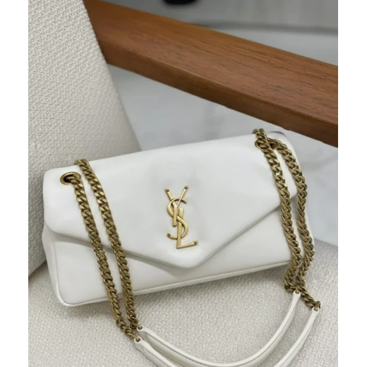 حقيبة يد نسائية كوبي ون مستوحاة من تصميم YSL، مصنوعة بجودة عالية وتفاصيل دقيقة تمنح مظهرًا أنيقًا وفاخرًا، تأتي مع جميع الإكسسوارات المرافقة، مناسبة للاستخدام اليومي والمناسبات الخاصة بإطلالة عصرية راقية - اي اس ارت - Image 5