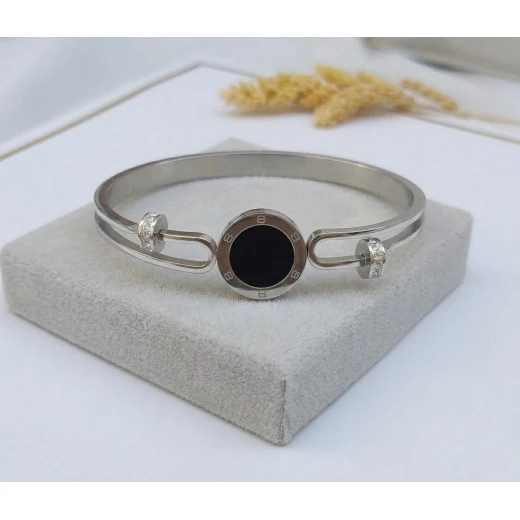 Luxury Modern Bangle Bracelets Collection | Available in Gold & Silver - High Quality & Rust-Resistant Luxury Modern Bangle Bracelets Collection | Available in Gold & Silver - High Quality & Rust-Resistant