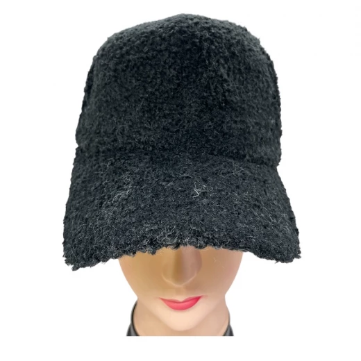 Girls’ wool casquette beanie, free size, soft and warm for winter with a simple design perfect for school and daily outings. A practical black piece that easily matches any look. Girls’ wool casquette beanie, free size, soft and warm for winter with a simple design perfect for school and daily outings. A practical black piece that easily matches any look.