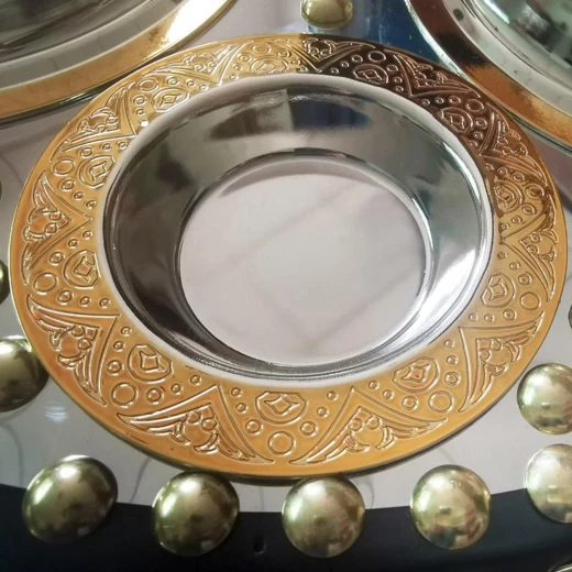 طقم ضيافة تراثي خشبي دائري أسود بقاعدة متحركة وأوعية استانلس ستيل – متين وسهل النقل – من عتاد - عتاد - Image 3