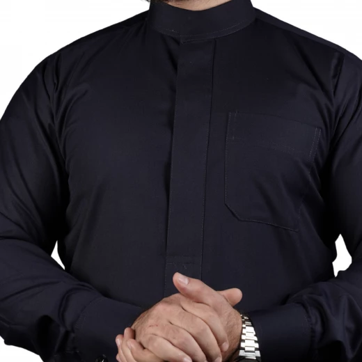 ثوب كحلي سادة مقاس (ميديوم) بتصميم أنيق وخياطة متقنة – من مدراز - مدراز - Image 2